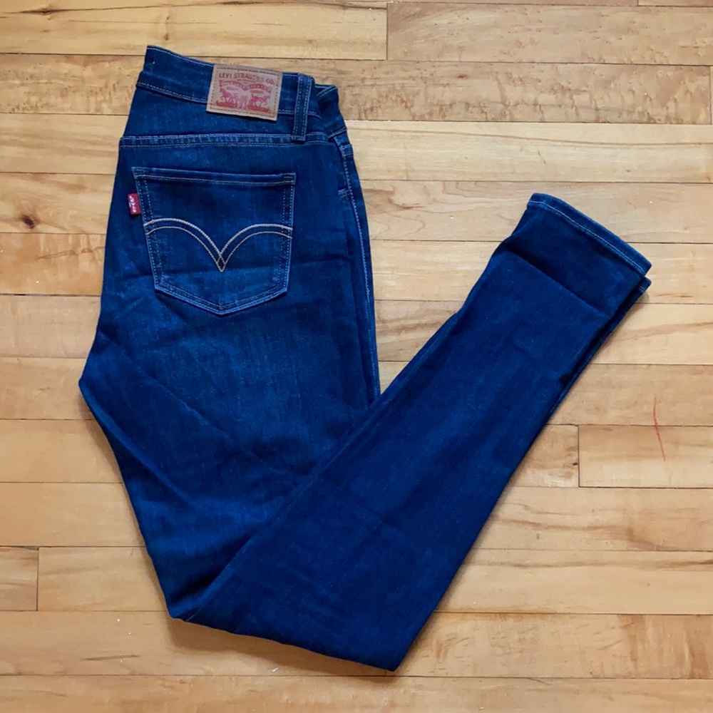 CLEARANCE Like new Levi’s 535 Indigo Super Skinny Jeans